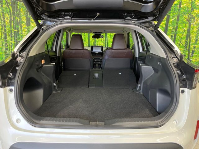 後席を格納すると、これだけの広さが！シーンに合わせたシートアレンジで、大きな荷物も積むことが出来ます♪