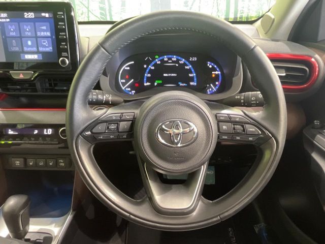 【ステアリングスイッチ】運転中、前方から目線をそらすことなく、オーディオ等の操作が可能な便利機能！安心＆快適なドライブを演出してくれます♪