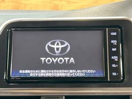 【純正ナビ】人気の純正ナビを装備しております。ナビの使いやすさはもちろん、オーディオ機能も充実！キャンプや旅行はもちろん、通勤や買い物など普段のドライブも楽しくなるはず♪