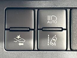 【トヨタセーフティセンス】走行中に前方の車両等を認識し、衝突しそうな時は警報とブレーキで衝突回避と被害軽減をアシスト。より安全にドライブをお楽しみいただけます。