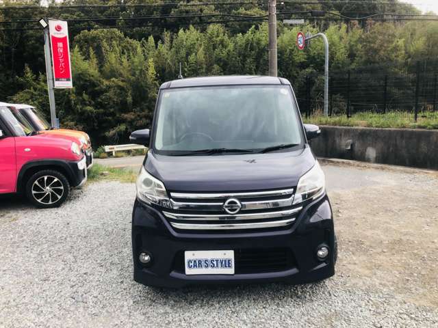 正面の写真でございます。ヘッドライト少しくすみ有りますがまだ奇麗です！