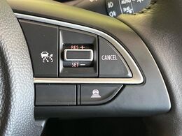 【アダプティブクルーズコントロール】高速道路での長距離走行が楽に！！自動で速度を保つクルーズコントロールが、衝突軽減システムと連携し、前方の車両を感知して車間を保つように速度調節してくれます！！