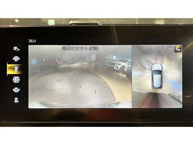 ドアハンドルには握りやすいグリップ形状が採用されています。万一の事故の際など、車内に残された乗員を救出する為、外部からドアを開けやすいようになっています。