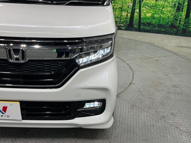 【シーケンシャルターンランプ付きLEDヘッドライト】人気の『流れるウィンカー』付きのLEDヘッドライトを装備♪高級感はもちろん、点灯時は存在感たっぷりで他車からも認識されやすく安心です。