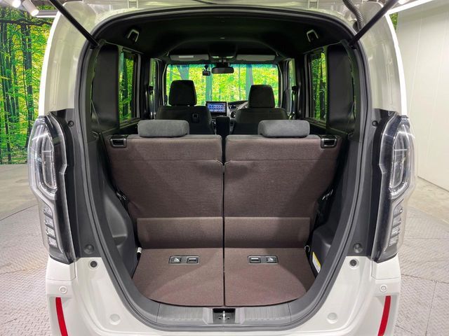 普段のお買い物や通勤、送迎等に十分な荷室スペースを確保しております。セカンドシートを倒すと、大きな荷物の積載も可能です♪