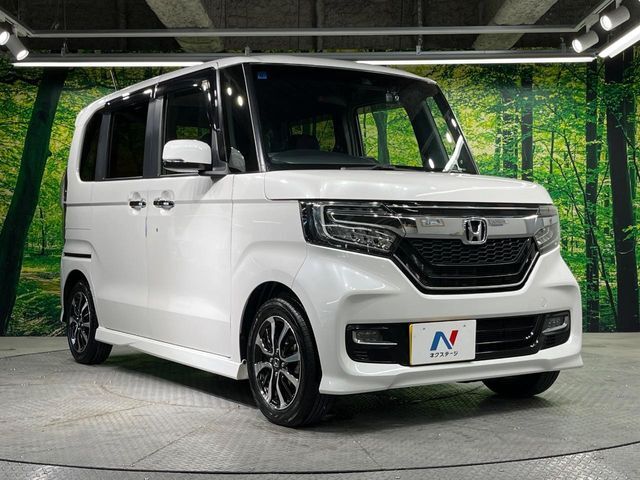 大好評のボディコーティング「弾スプラッシュコート」もご納車までに施工可能。通常のガラスコートと異なる、耐久年数6年の無機質ガラスコーティングが、ボディをキレイな状態に保ってくれます。