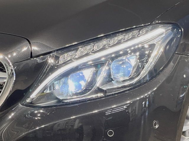 ●LEDヘッドライト：夜間走行時も良好な視界を確保し安心して運転できる高輝度LEDヘッドライトを装備！点灯速度が早く、消費電力も抑えられています。