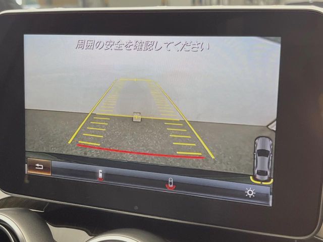 ●バックカメラ：便利な【バックカメラ】で安全確認もできます。駐車が苦手な方にもオススメな便利機能です。