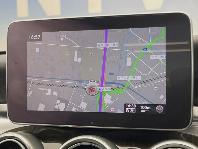 ●純正ナビ:一体感のあるナビは、高級感ある車内を演出してくれます。オーディオ機能も充実しておりますので、運転もより楽しめます♪