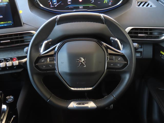 パネルやボタンの操作性が良く、運転に集中することができます