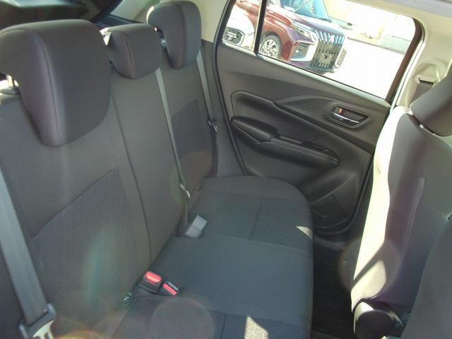 ご覧のように後席にも大人3名様がお座りいただけます☆