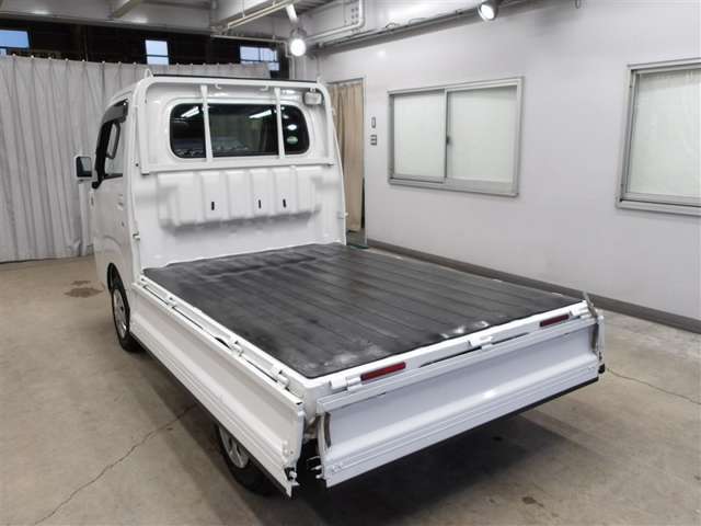 三方開で荷物の積み降ろしが楽ちんです☆