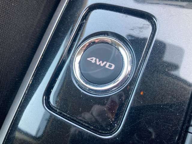 ボタン1つで4WDに切り替えが出来ます