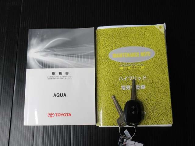 メンテナンスノート、取扱説明書付いています！おクルマの情報が、ギュッと凝縮★　今までの整備記録が記載されている、大事な物です★