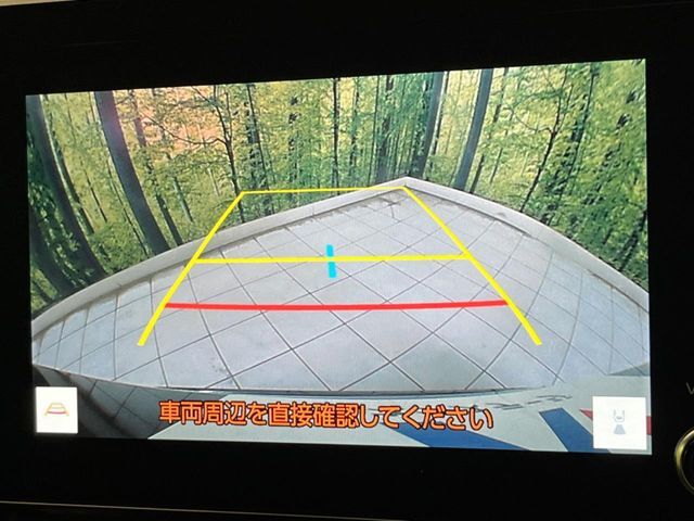 【バックカメラ】駐車時に後方がリアルタイム映像で確認できます。大型商業施設や立体駐車場での駐車時や、夜間のバック時に大活躍！運転スキルに関わらず、今や必須となった装備のひとつです！
