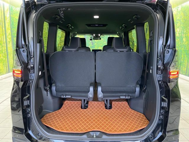 普段のお買い物や通勤、送迎等に十分な荷室スペースを確保しております。セカンドシートを倒すと、大きな荷物の積載も可能です♪