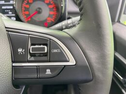【アダプティブクルーズコントロール】高速道路での長距離走行が楽に！！自動で速度を保つクルーズコントロールが、衝突軽減システムと連携し、前方の車両を感知して車間を保つように速度調節してくれます！！