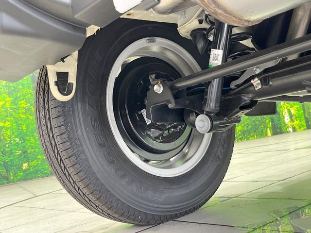 お車を安心してお乗りいただく為には、足回りの定期点検が欠かせません。サービスサポート（有償保証）では無料点検もご提供しており、安心のカーライフをお過ごしいただけるサポート体制が整っています。
