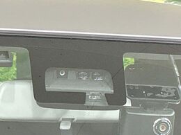 【スズキ　セーフティサポート】走行中に前方の車両等を認識し、衝突しそうな時は警報とブレーキで衝突回避と被害軽減をアシスト。より安全にドライブをお楽しみいただけます。