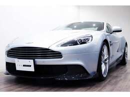 正規ディーラー車　2017年モデル　Aston Martin　ヴァンキッシュS タッチトロニック3　右ハンドル　ライトニングシルバー/チャンセラーレッドレザー