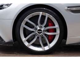 純正20インチのアルミホイールは、目立つキズやヨゴレ、歪みもなく良い状態です！！