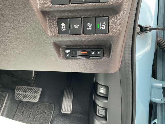 ETC車載器も装備しているので、料金所もスイスイ通過できます。　お財布をひろげる煩わしさも解消です♪