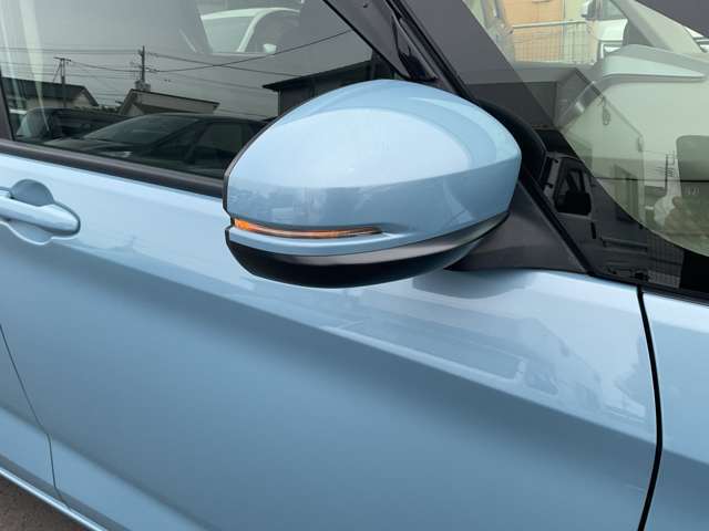 オシャレさと視認性を兼ね備えたLEDミラーウインカー♪