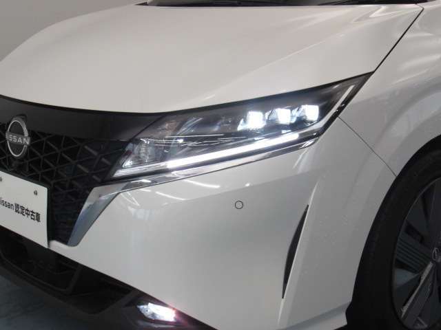 夜間走行の様々な局面に向けて、LEDヘッドランプで視認性をしっかり確保☆ハロゲンヘッドランプのおおよそ2倍の光量で、広範囲に明るくドライバーをサポートしてくれます。