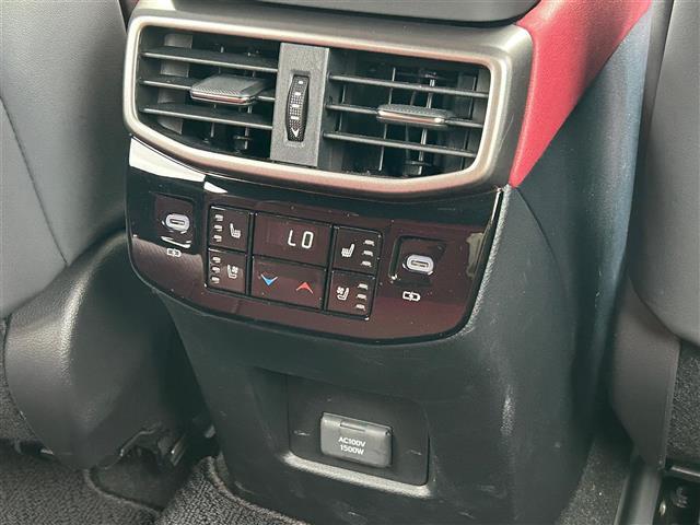エアコン吹き出し口の画像です。店舗にて現車の確認もいただけますので、お電話で在庫のご確認の上是非ご来店くださいませ！！！ワクワクするクルマ選びをご提案します！