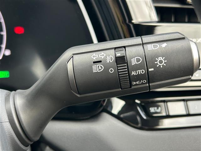 運転席操作部の画像です。店舗にて現車の確認もいただけますので、お電話で在庫のご確認の上是非ご来店くださいませ！！！ワクワクするクルマ選びをご提案します！