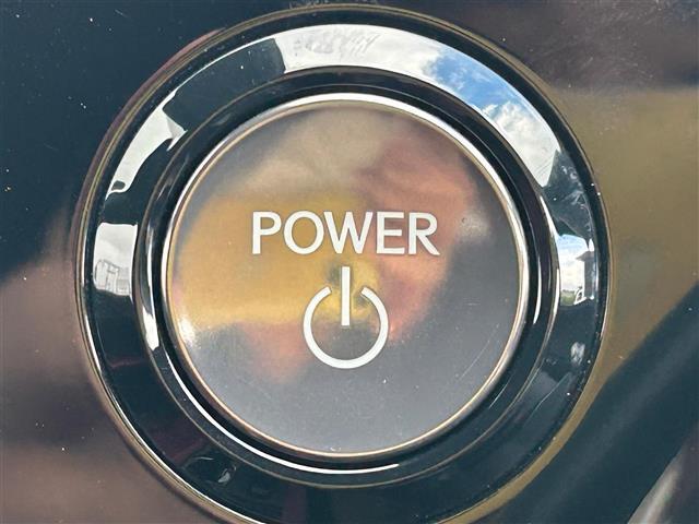 運転席操作部の画像です。店舗にて現車の確認もいただけますので、お電話で在庫のご確認の上是非ご来店くださいませ！！！ワクワクするクルマ選びをご提案します！
