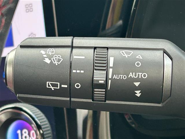 運転席操作部の画像です。店舗にて現車の確認もいただけますので、お電話で在庫のご確認の上是非ご来店くださいませ！！！ワクワクするクルマ選びをご提案します！