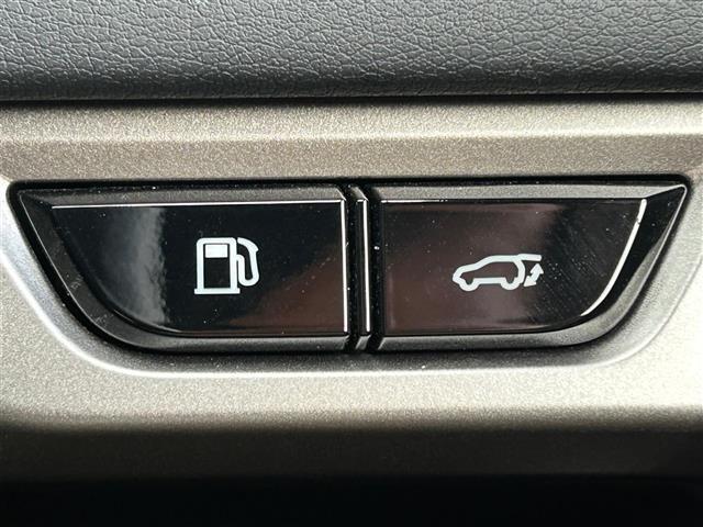 運転席操作部の画像です。店舗にて現車の確認もいただけますので、お電話で在庫のご確認の上是非ご来店くださいませ！！！ワクワクするクルマ選びをご提案します！