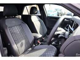 （運転席助手席）安全装備をオプションで追加するのは日本的発想。フォルクスワーゲン車はサイドエアバッグを全車標準で装備しております。