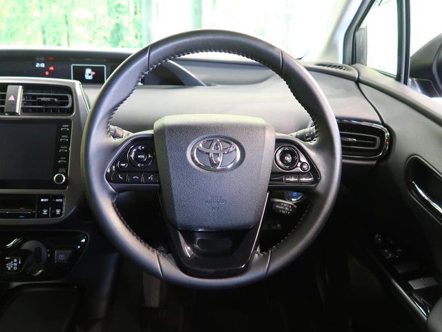 【純正革巻きステアリング】上質な革を使用することで、手にしっかり馴染みとても運転しやすいハンドルです♪