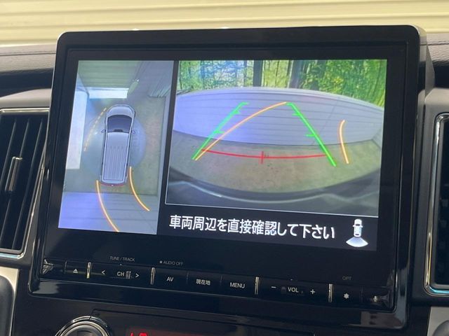 【マルチアラウンドモニター】専用のカメラにより、上から見下ろしたような視点で360度クルマの周囲を確認することができます☆死角部分も確認しやすく、狭い場所での切り返しや駐車もスムーズに行えます。