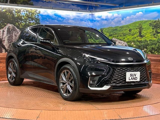 大好評のボディコーティング「弾スプラッシュコート」もご納車までに施工可能。通常のガラスコートと異なる、耐久年数6年の無機質ガラスコーティングが、ボディをキレイな状態に保ってくれます。