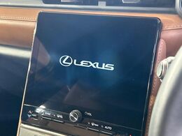【9.8型　ディスプレイオーディオ】大画面ディスプレイへお持ちのスマートフォンと連携して、ナビやbluetoothでの音楽再生が可能です♪デザインはもちろん操作性も良好！別途ナビ機能の取付可能です♪