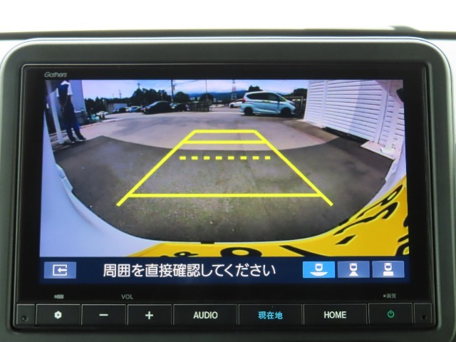 3ビュー切替え可能なリアワイドカメラ搭載で、後方視界がしっかりと確保できます。夜間や狭い駐車場でのバック走行に大変便利です。