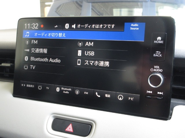 ナビゲーションはホンダコネクトディスプレイを装着しております。AM、FM、Bluetooth、フルセグTVがご使用いただけます。初めて訪れた場所でも道に迷わず安心ですね！