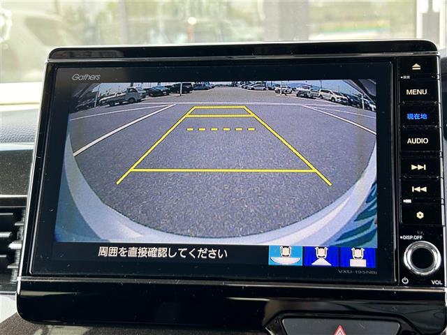 【バックモニター】後ろのカメラの映像をモニターに映し出すことができます！後方の見えない死角や、障害物との距離感をしっかり確認することができます！駐車が苦手な方におすすめです。