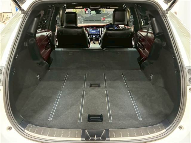 広々としたラゲッジルームは日常・レジャーに活躍する事間違いなし。アウトドアやお仕事でも活躍間違いなし。