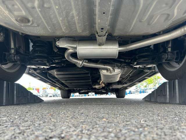 ■弊社では全車プロの専門業者によるルームクリーニングを実施しています！■室内の細かい所からエンジンルームまでキレイになった状態でお渡しいたします■