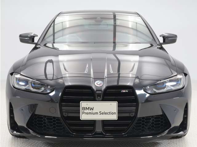 ♪BMWの代名詞といえるキドニー・グリル、一目でそれと分かる精悍な顔立ち。ホフマイスターキンクやキャラクターラインと呼ばれる側面デザインにより前傾姿勢を強調したスタイルは、走りを重視したBMWならでは