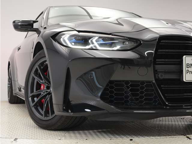 フロントバンパーの精悍克スポーティなイメージが、このお車の魅力をさらに引き立ててくれます