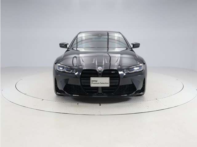 4灯ライト、キドニーグリルそしてエンブレムと、BMWの伝統を現代に引き継いでなお、新しく雄々しいフェイスですね☆