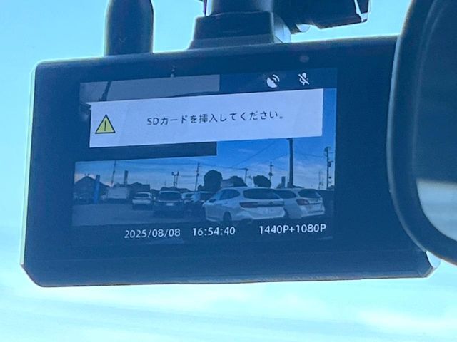 【ドライブレコーダー】安心・安全なカーライフに必須のドライブレコーダーを装備！走行中はもちろん、あおり運転や事故に遭遇した際の状況も映像で記録し、万一のリスクに備えます。