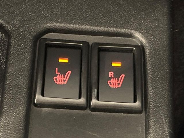 【シートヒーター】寒い日に重宝するシートヒーター！エアコンより早く温まってくれるので寒がりの人も安心ですね♪エアコンの温風は乾燥するから苦手、という方にもをおすすめです。