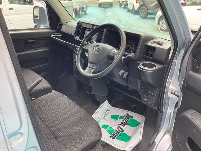 室内クリーニング済み。次にお車に乗られる方に快適に乗って頂けるよう清掃にもチカラを入れております。
