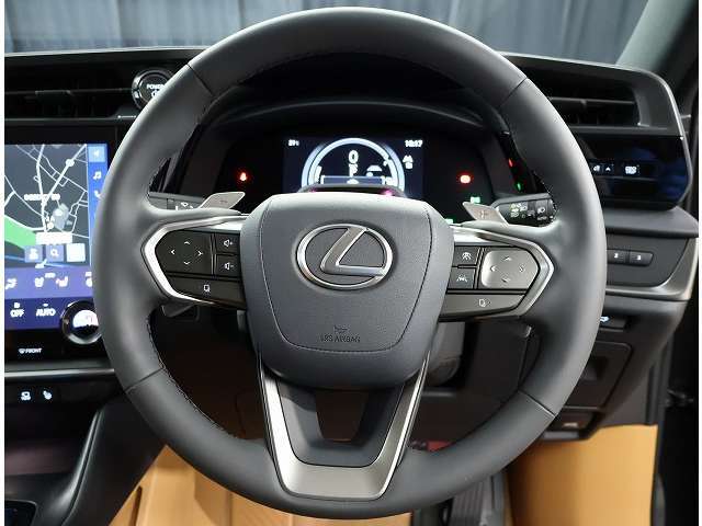 レーダークルーズコントロール。先行車を認識し、設定した車間距離を保ちながら追従走行を支援します。高速道路の渋滞走行時など、停止・発進を繰り返すシーンで、運転負荷を軽減します。